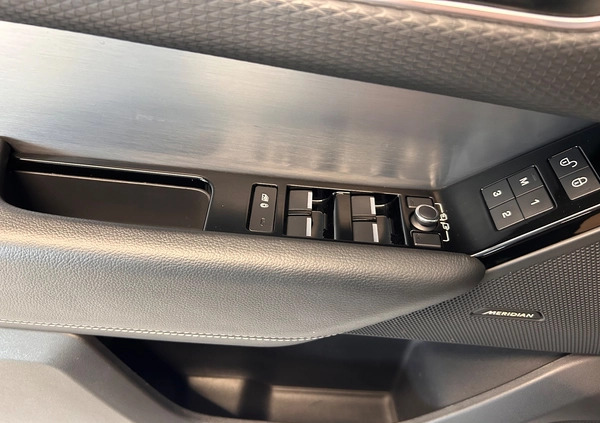 Land Rover Range Rover Velar cena 235000 przebieg: 73500, rok produkcji 2018 z Szubin małe 154